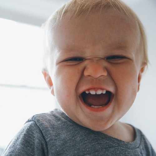 صورة طفل يضحك , رمزيات طريفه و فكاهيه للاطفال شوق وغزل
